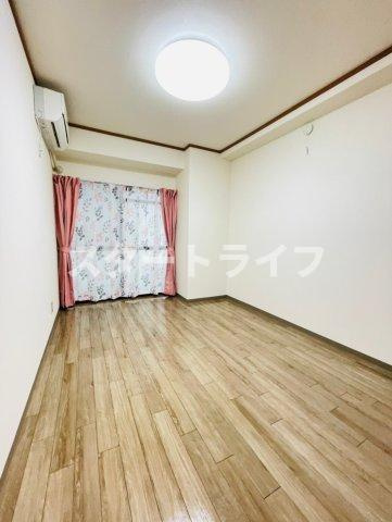 大阪市東淀川区東中島１丁目の賃貸マンションの居間・リビング