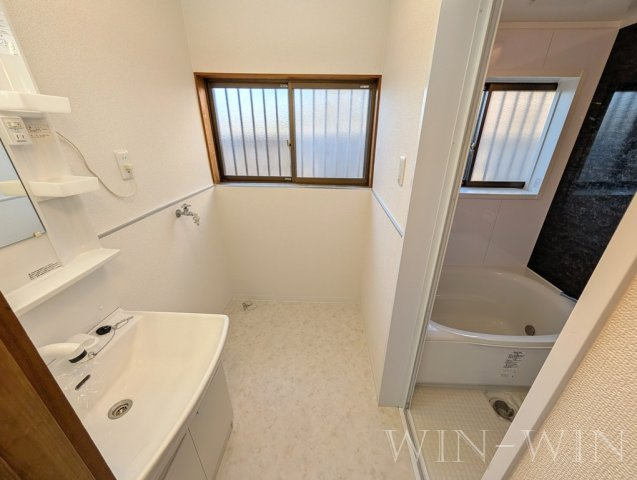 岩屋町貸家 Bの洗面所