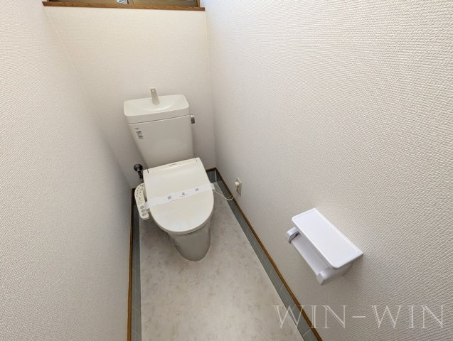 岩屋町貸家 Bのトイレ