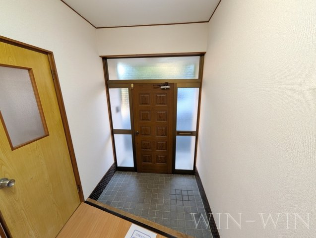岩屋町貸家 Bの玄関