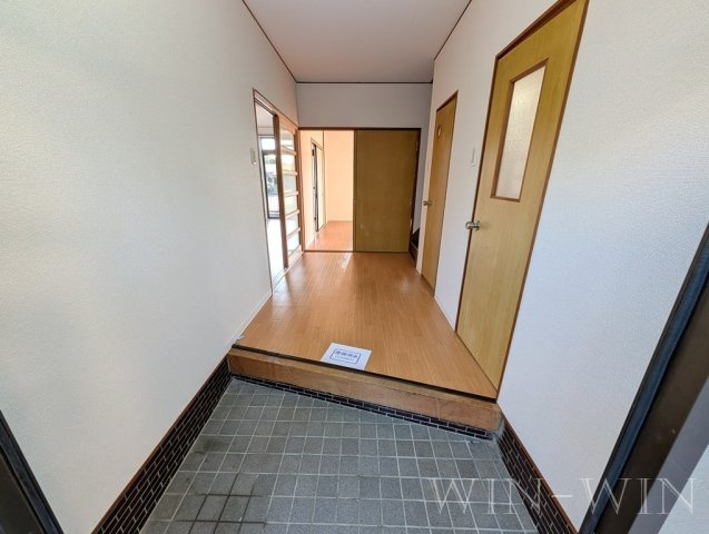 岩屋町貸家 Bの玄関