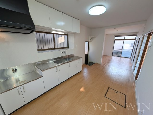 岩屋町貸家 Bの居間・リビング