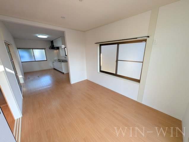 岩屋町貸家 Bの居間・リビング