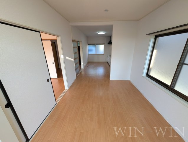 岩屋町貸家 Bの居間・リビング