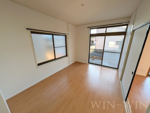 岩屋町貸家 Bの居間・リビング