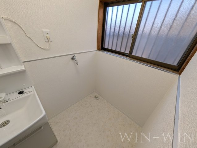岩屋町貸家 Bの洗面所