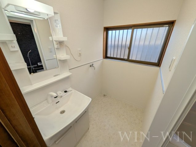 岩屋町貸家 Bの独立洗面台