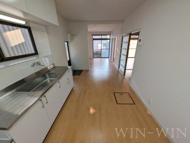 岩屋町貸家 Bの居間・リビング