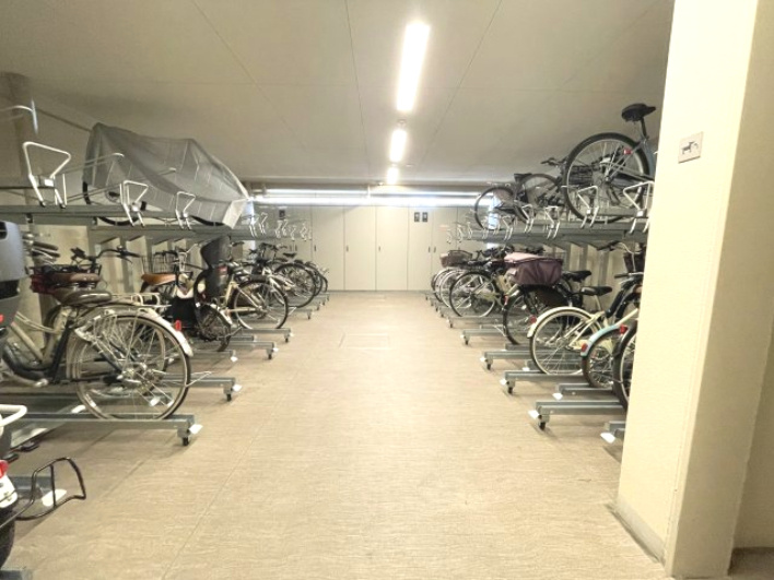 ローレルコート京都御所東の駐輪場