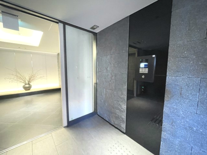 ローレルコート京都御所東のエントランス