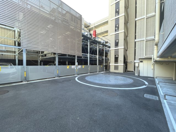 ローレルコート京都御所東の駐車場