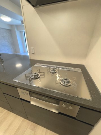 ローレルコート京都御所東のキッチン|3口グリル付きガスコンロ