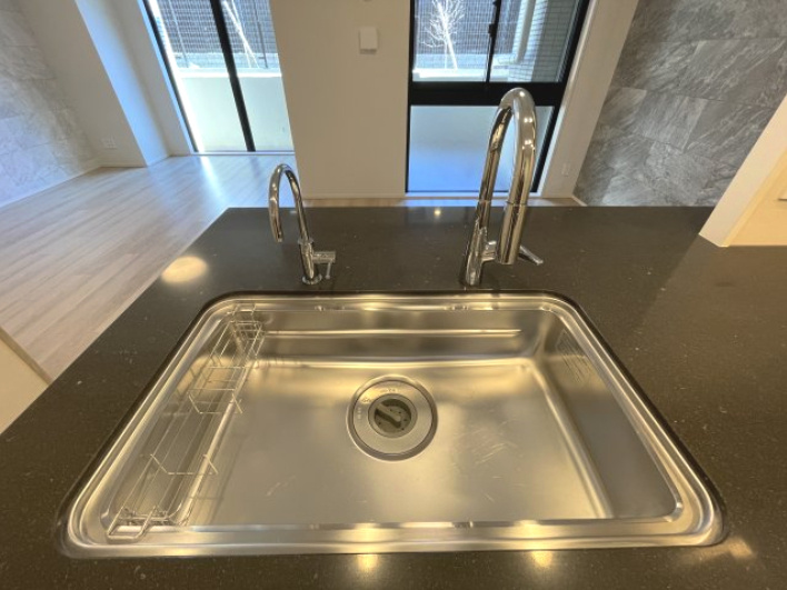 ローレルコート京都御所東のキッチン|浄水器・ディスポーザ（生ごみ処理機）付です