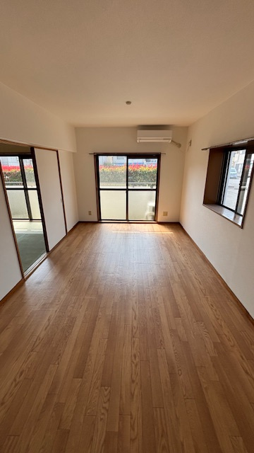 太陽ハイツ（弊社管理物件）の居間・リビング|こちらの居間で趣味の時間をお楽しみください