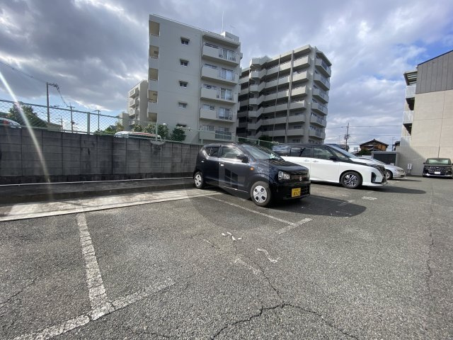 プロスペリテの駐車場