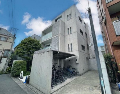 【外観】 | プルーム | 鉄筋コンクリート造のがっちりとした建物。