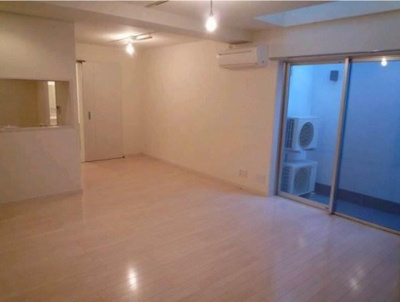 【居間・リビング】 | プルーム | 14.0帖のきれいな洋室。