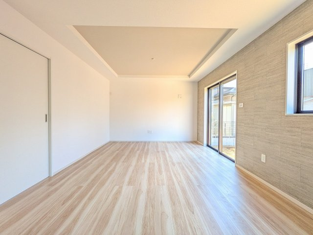 八王子市　打越町　新築一戸建て　４期の居間・リビング|～17.0帖の明るいLDKで、家族団欒の時間をお過ごしいただけます～