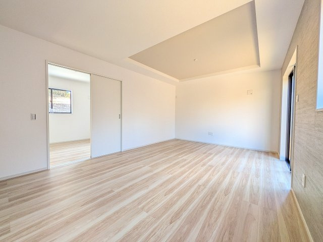 八王子市　打越町　新築一戸建て　４期の内装|～17.0帖の明るいLDKで、家族団欒の時間をお過ごしいただけます～