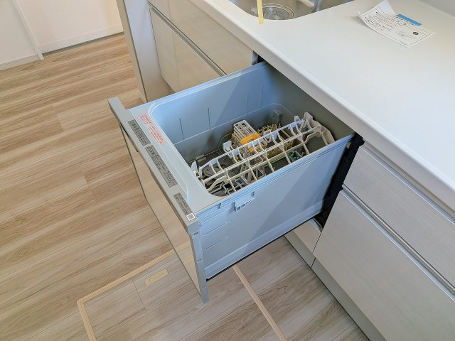 八王子市　打越町　新築一戸建て　４期のキッチン|～食洗機付き　食事後の食器洗いはお任せ、家族でゆっくりとくつろげます～