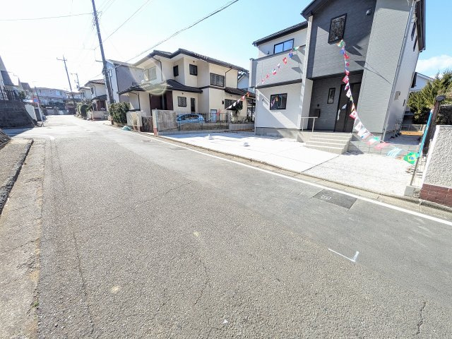 八王子市　打越町　新築一戸建て　４期の前面道路含む現地写真|～東側6ｍ道路に面しています～