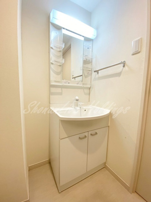 【洗面所】 | リブリ・T・S湘南台 | 明るい洗面所です