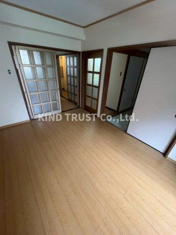 メゾン阪下の居間・リビング|こちらの居間で趣味の時間をお楽しみください