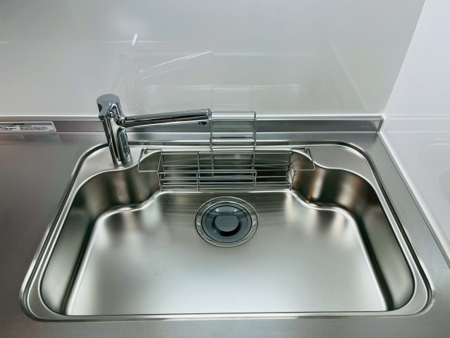 エメラルドマンション鶴見緑地のキッチン|広々と使いやすいキッチンシンク。