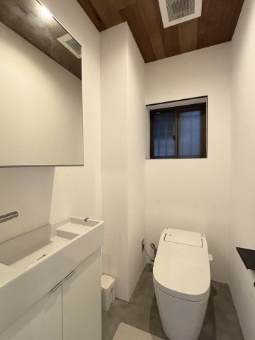 堺市堺区櫛屋町東4丁　中古戸建のトイレ