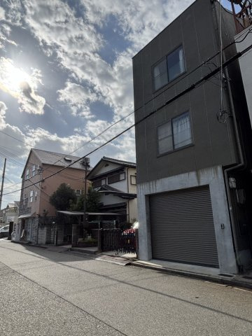 堺市堺区櫛屋町東4丁　中古戸建の前面道路含む現地写真