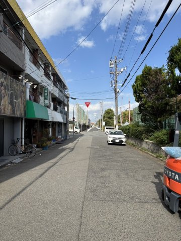 堺市堺区櫛屋町東4丁　中古戸建の前面道路含む現地写真