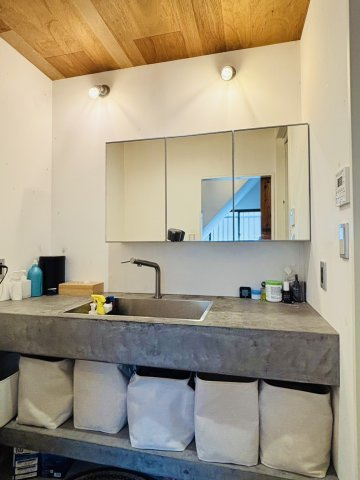 堺市堺区櫛屋町東4丁　中古戸建の独立洗面台