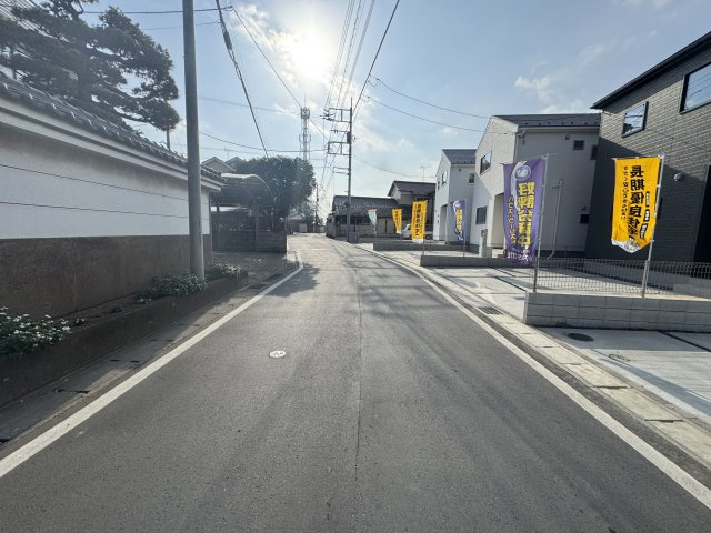 市川市奉免町新築戸建の前面道路含む現地写真|東側前面道路・幅員約5.7ｍ