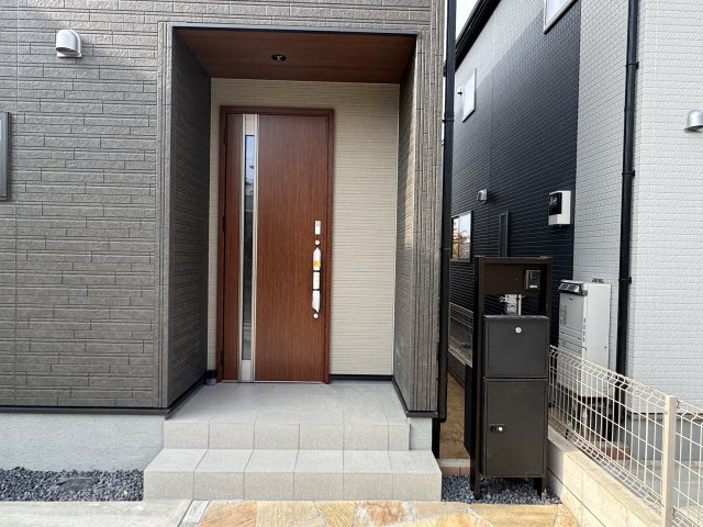 市川市奉免町新築戸建のエントランス|エントランス・玄関ポーチ
