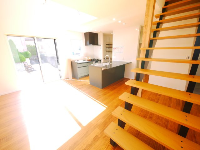 大網白里市みずほ台3　新築戸建の居間・リビング|スーパー 主婦の店徒歩約7分  ３LDKパントリー付 駐車3台可 都市ガス上下水 閑静な分譲地内