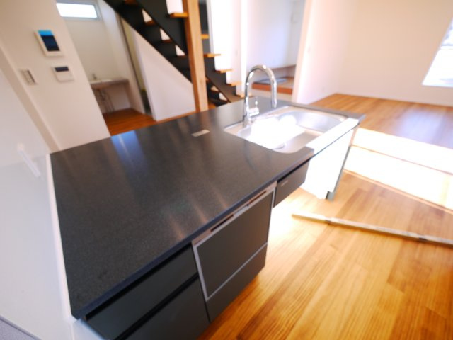 大網白里市みずほ台3　新築戸建のキッチン|スーパー 主婦の店徒歩約7分  ３LDKパントリー付 駐車3台可 都市ガス上下水 閑静な分譲地内