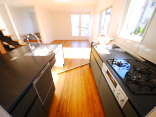 大網白里市みずほ台3　新築戸建のキッチン|スーパー 主婦の店徒歩約7分  ３LDKパントリー付 駐車3台可 都市ガス上下水 閑静な分譲地内