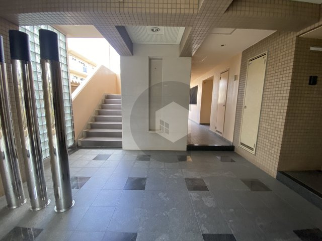 ローレルハイツ花園のロビー