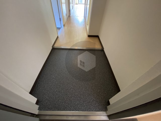 ローレルハイツ花園の玄関