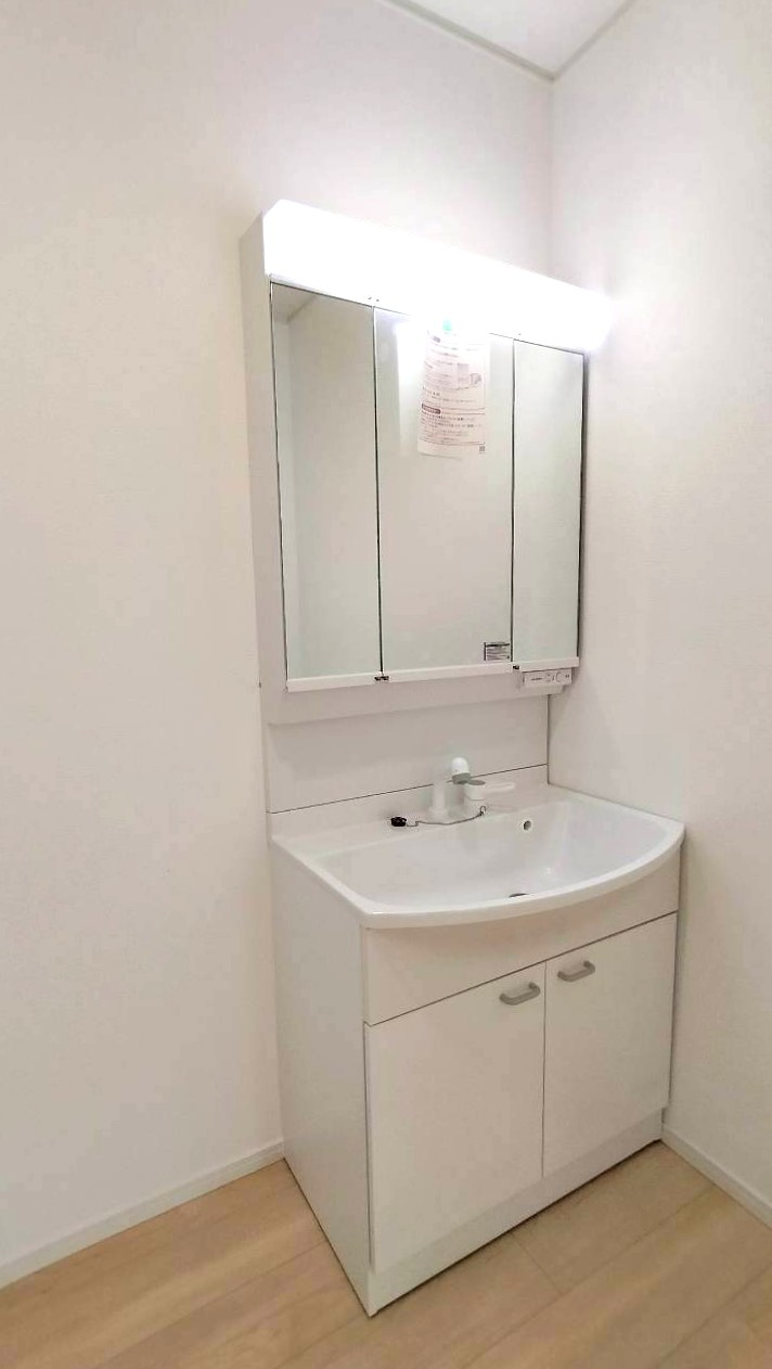 クレイドルガーデン熊本市南区下宮地第3の独立洗面台|朝の支度にも助かる、独立の洗髪洗面化粧台