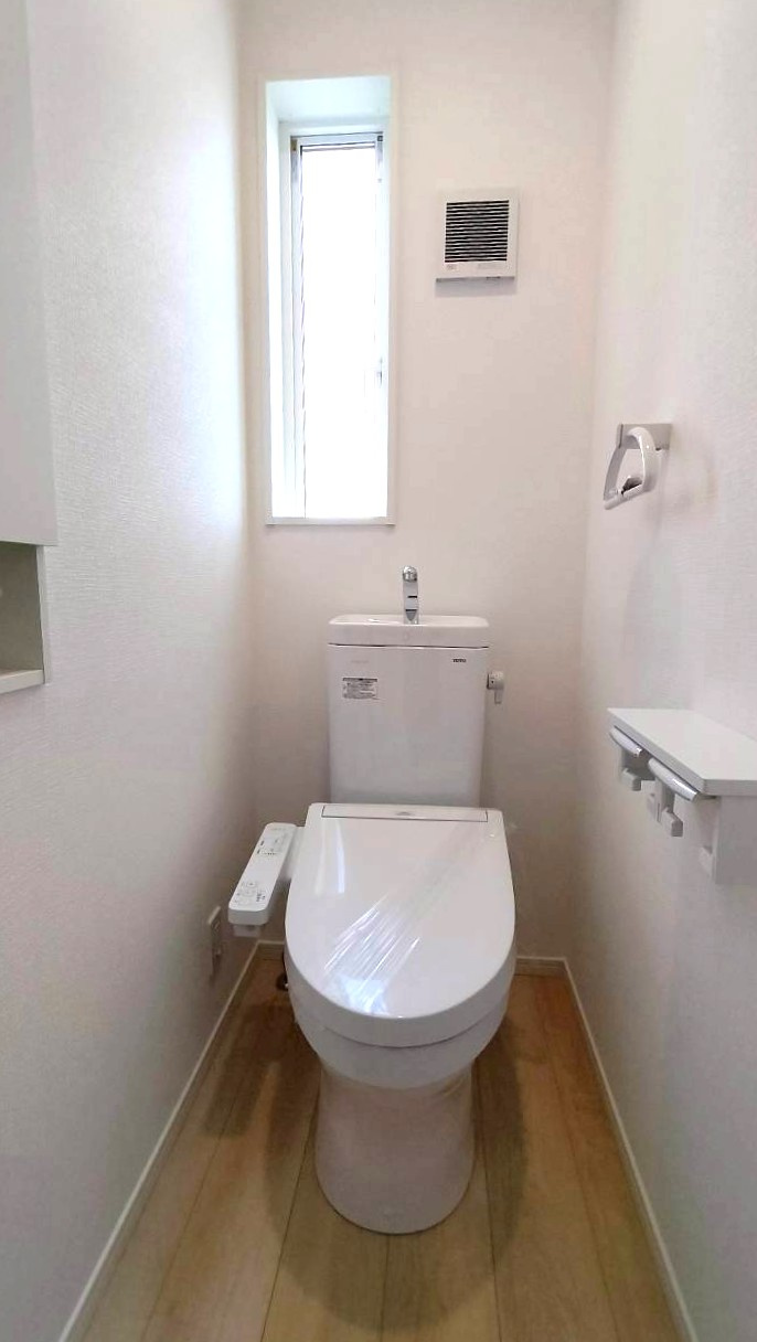 クレイドルガーデン熊本市南区下宮地第3のトイレ|落ち着いたトイレです