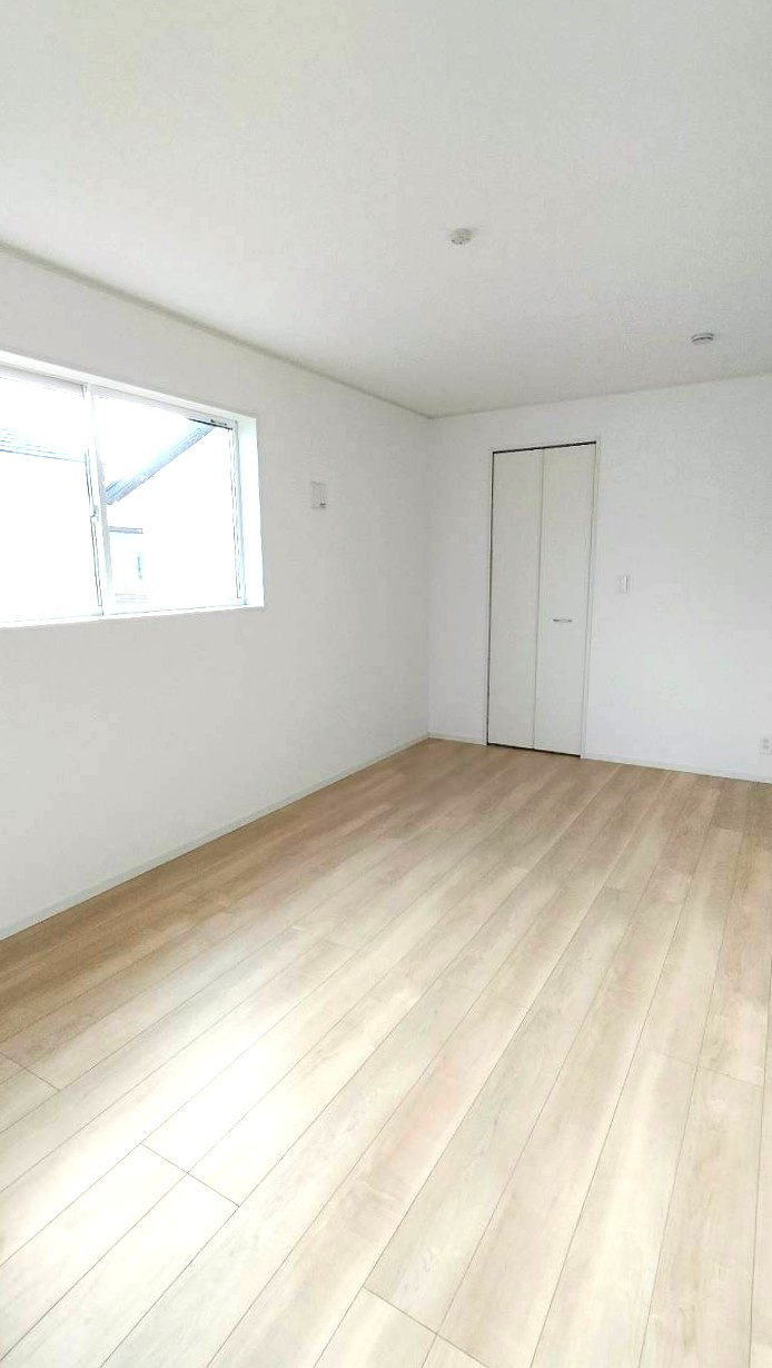 クレイドルガーデン熊本市南区下宮地第3の洋室|落ち着いた色調の洋室です