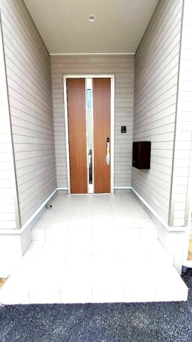 クレイドルガーデン熊本市南区下宮地第3の玄関|明るい玄関です　