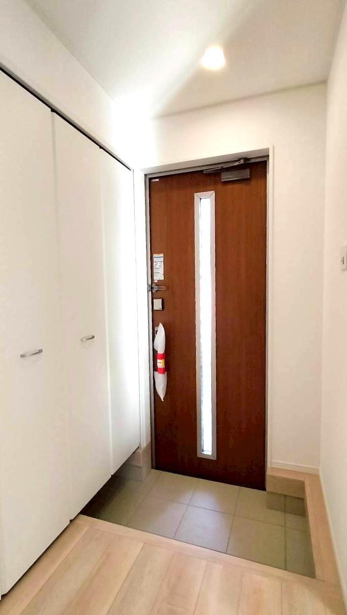 クレイドルガーデン熊本市南区下宮地第3の玄関|ゆったりとした玄関です