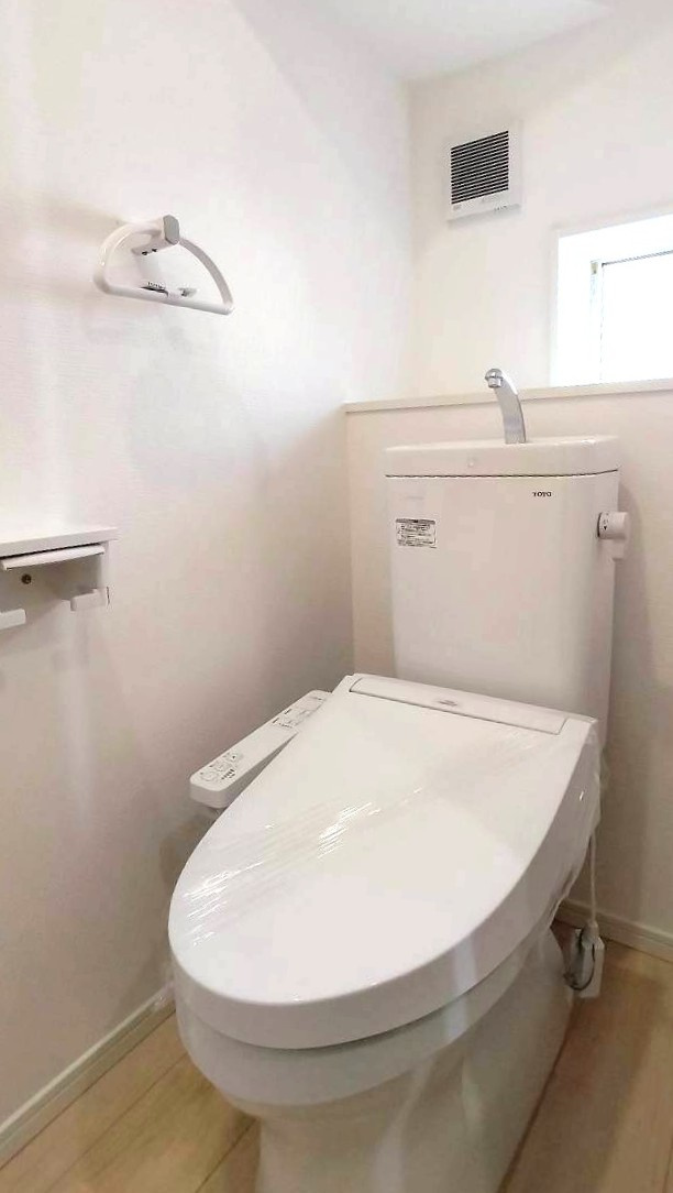 クレイドルガーデン熊本市南区下宮地第3のトイレ|落ち着いたトイレです