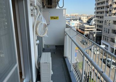 【受付】 | 藤和相模原コープ | 受付はマンションコンシェルジュがいる場合もあれば、管理人が滞在する小部屋を総称して呼ぶことがあります。主にエントランスに設置されていることから、防犯面でも期待ができます。防犯設備がない場合はより安心！