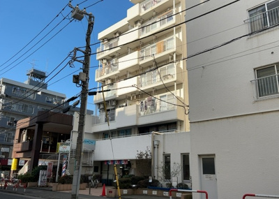 【その他共用部分】 | 藤和相模原コープ | 共用部分は、一棟の建物に住む区分所有者全員が共同で所有するとし、共用部分の管理、補修などは、区分所有者で形成される管理組合が行います。個人の判断で勝手に変更することはできませんので覚えておきましょう。