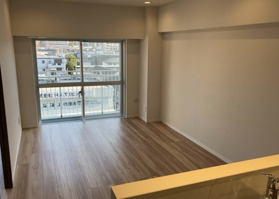 【バルコニー】 | 藤和相模原コープ | 一般的なバルコニーは、奥行1.5ｍ程ですが、ワイルドバルコニーは2ｍまで広がっています。そのため洗濯物の間隔をあけ干すことができ、乾きやすいというメリットや、ガーデニングが楽しめる等の特徴があります。