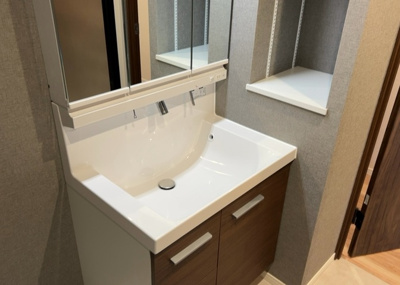 【駐車場】 | 藤和相模原コープ | 駐車場と明記されていても、最小スペースでつくられた駐車場だと大型車は駐車できなかったり、出入りしにくくなったりする可能性があります。お車のサイズと購入したい物件の駐車場のサイズを現地で確認しましょう。