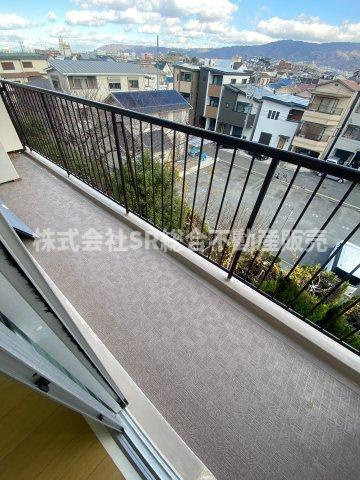 プレジデント東大阪第4棟のバルコニー|陽当たり良好のバルコニーで洗濯物が乾きやすいです！